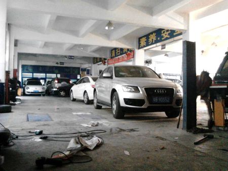二手車評估師工資 本人曾從事汽車維修行業(yè)5年,持有二手車中級評估師證,中級汽車維修資格證,