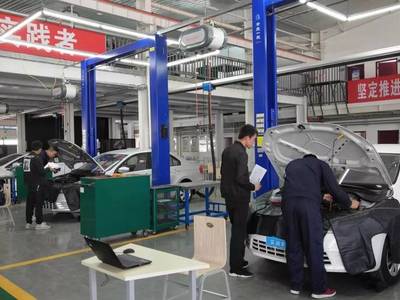 汽車電器維修工(高級)技能鑒定考試 在我院舉行