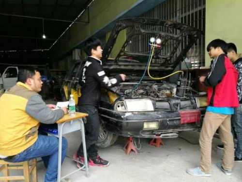 男生學(xué)汽車維修專業(yè)好還是計(jì)算機(jī)專業(yè)好